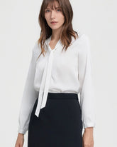 Blouse en soie 22 momme à col lavallière et manches longues