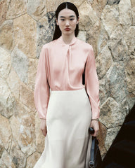 Chemisier en soie 25 momme à col noué et manches longues