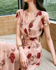 Robe maxi en soie à imprimé roses et coupe portefeuille