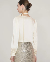 Blouse en soie élégante à col drapé