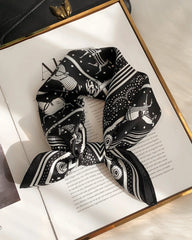 Foulard en soie à motif Paisley équestre