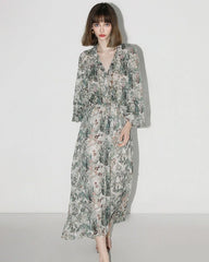 Robe longue en soie à motif floral féerique