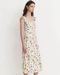 Robe en soie à fleurs et épaules à volants