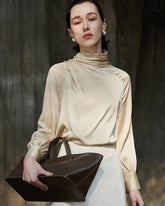 Chemisier en Soie Plissé à Col Montant Manches Longues