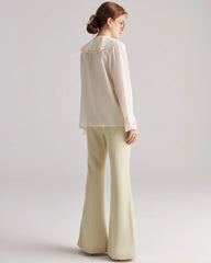 Blouse en soie à col volant et manches évasées