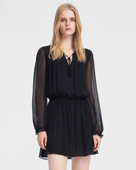 Robe mini en soie à manches transparentes et col lavallière
