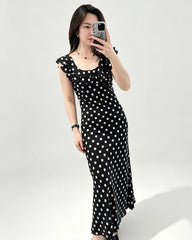 Robe maxi en soie à pois avec encolure volantée