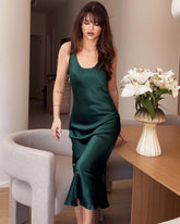 Robe Longue en Soie à Col Rond et Taille Cintrée