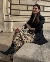 Jupe Midi en Soie Satinée Imprimé Léopard Coupe Biais