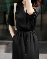 Robe-chemise en soie avec taille à cordon