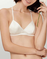 Ensemble brassière triangle en soie et string en V