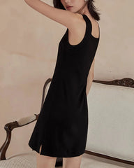 Robe mini en soie sans manches à encolure carrée