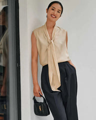 Blouse en soie sans manches à col lavallière