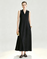 Robe maxi trapèze en triacétate avec col V et doublure en soie