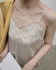 Camisole en Soie à Col V et Dentelle