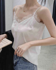 Camisole en Soie à Col V et Dentelle