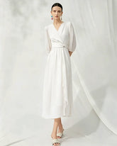 Robe midi en soie à décolleté V avec détail torsadé à la taille