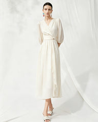 Robe midi en soie à décolleté V avec détail torsadé à la taille