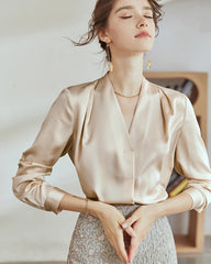 Blouse en soie plissée à col en V