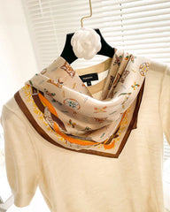 Foulard en soie carré polyvalent