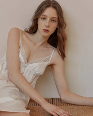 Nuisette lavable en soie ornée de dentelle