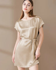 Robe de nuit en soie lavable ornée de dentelle