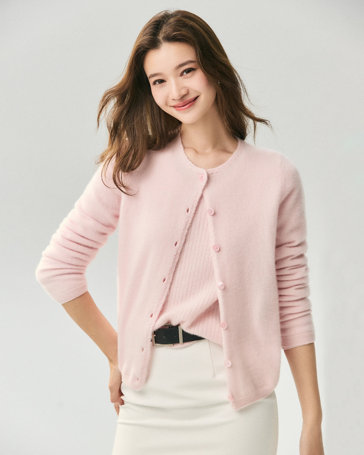 Cardigan en 100 % cachemire à col rond et fermeture boutonnée