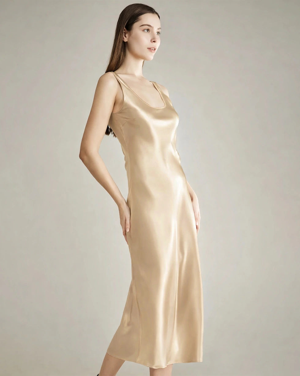 Robe Mi-Longue en Soie à Décolleté Rond