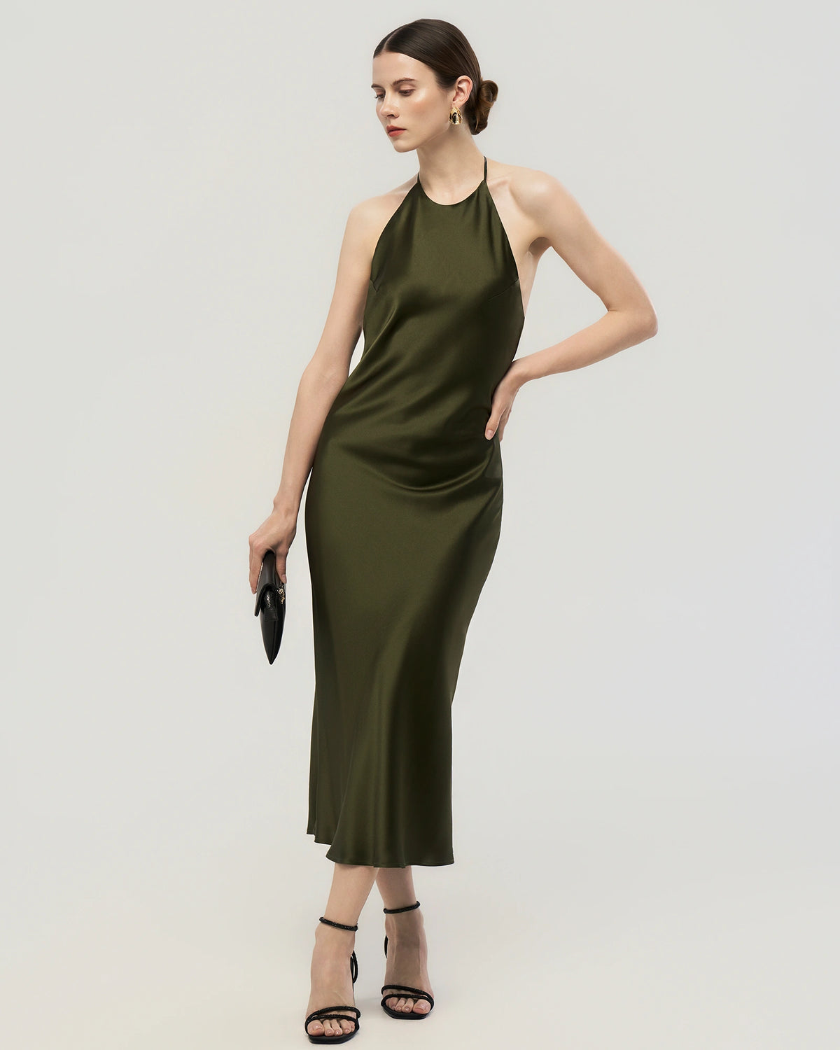 Robe dos nu en soie 22 mommes