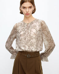 Blouse en soie à motif rose esquissée