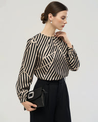 Blouse en soie à rayures abstraites avec col plissé