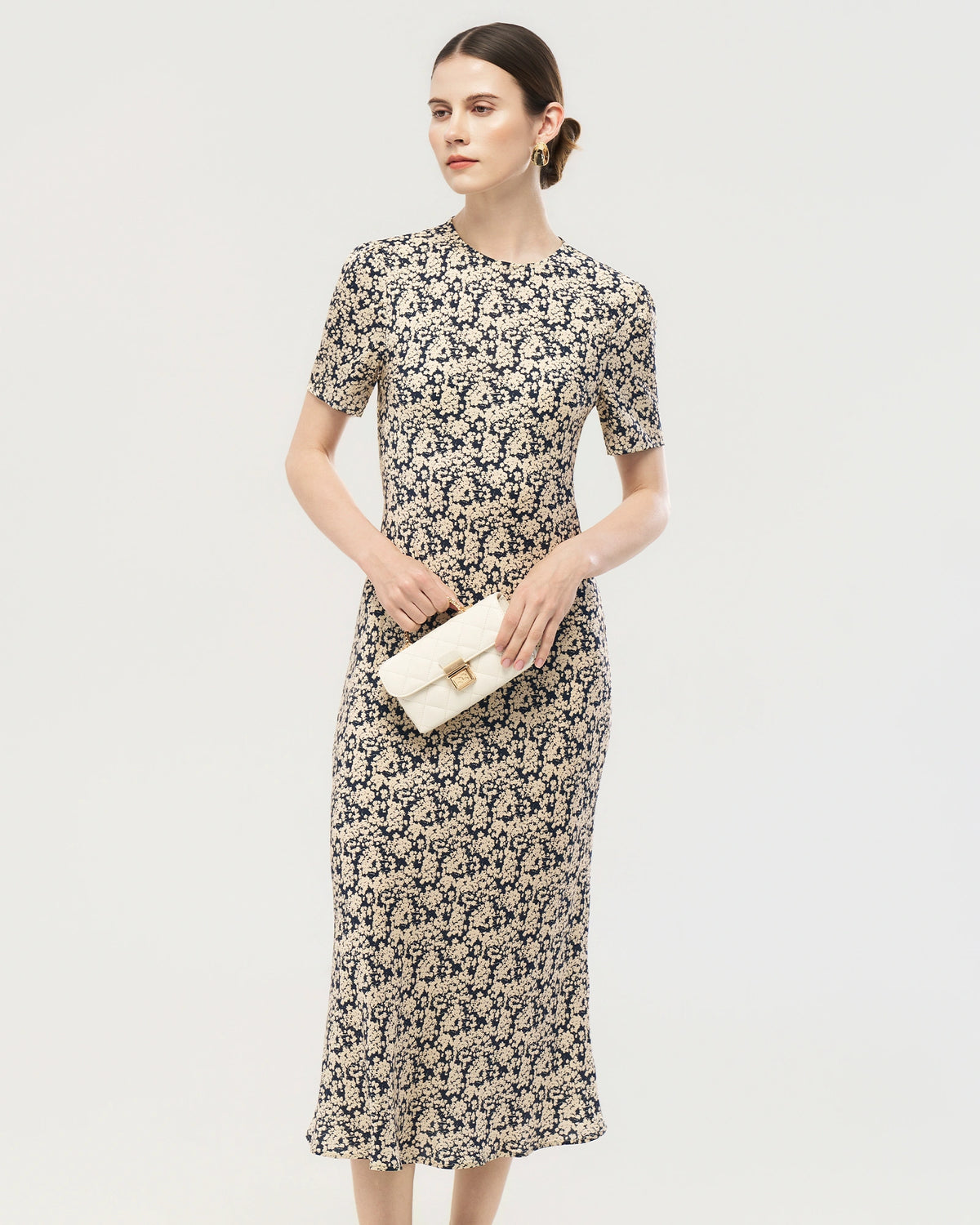 Robe midi en soie imprimée gypsophile à manches courtes