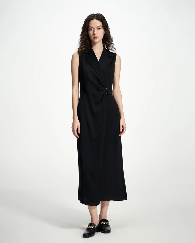 Robe midi noire en soie style blazer portefeuille