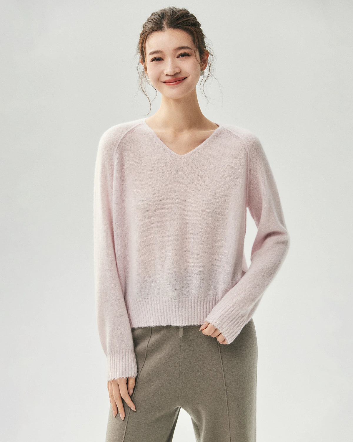 Pull en Cachemire et Soie à Col V et Coupe Décontractée