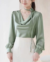 Blouse en soie élégante à col drapé