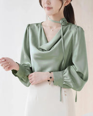 Blouse en soie élégante à col drapé