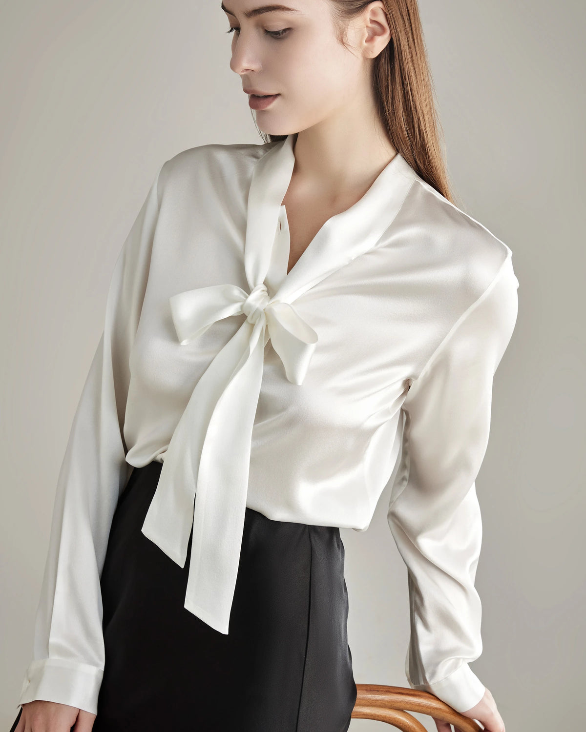 Blouse Élégante en Soie avec Nœud