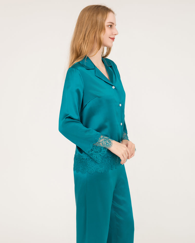 Ensemble de Pyjama en Soie avec Bordure en Dentelle Élégante