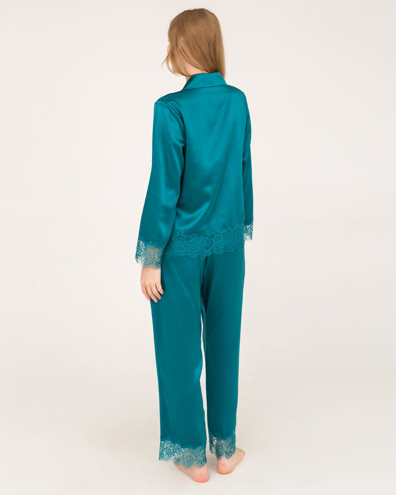 Ensemble de Pyjama en Soie avec Bordure en Dentelle Élégante
