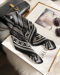 Foulard en soie à motif Paisley équestre