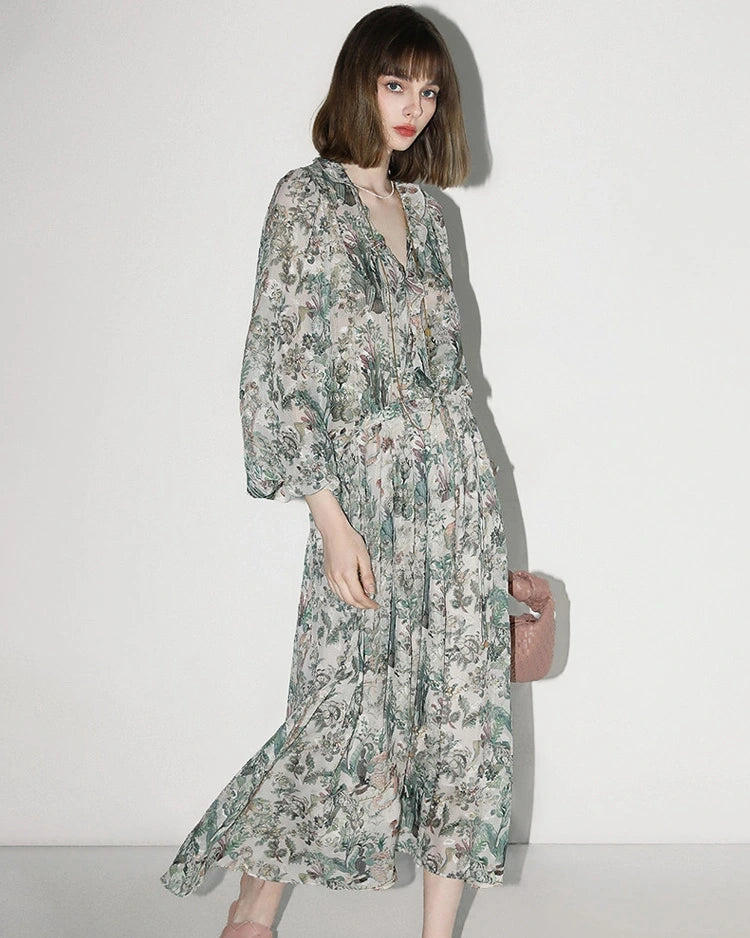 Robe longue en soie à motif floral féerique