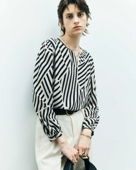 Blouse en soie à rayures géométriques