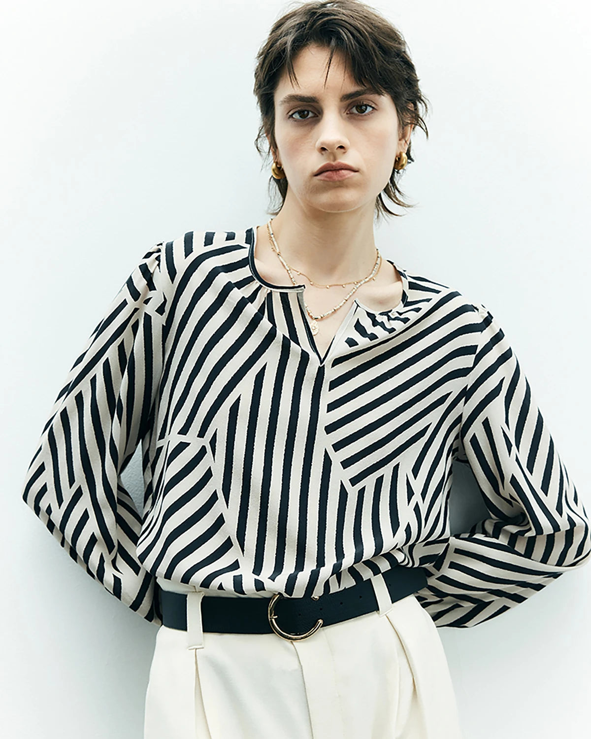 Blouse en soie à rayures géométriques