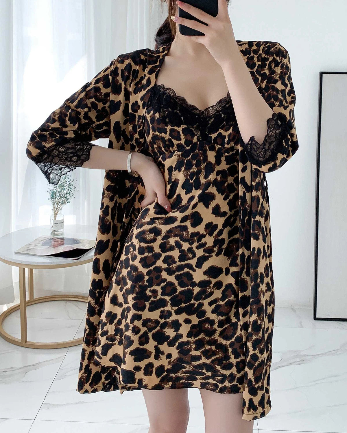 Ensemble nuisette et peignoir en soie léopard
