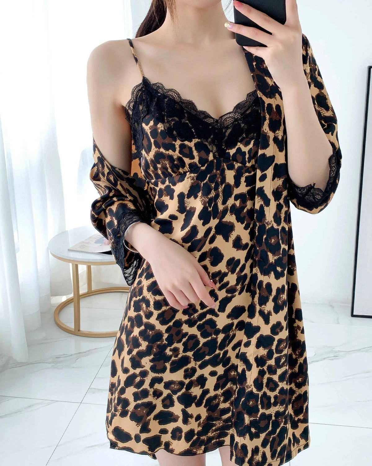 Ensemble nuisette et peignoir en soie léopard