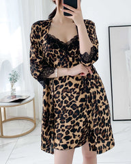 Ensemble nuisette et peignoir en soie léopard