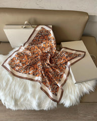 Foulard en Soie à Motif Lettre H