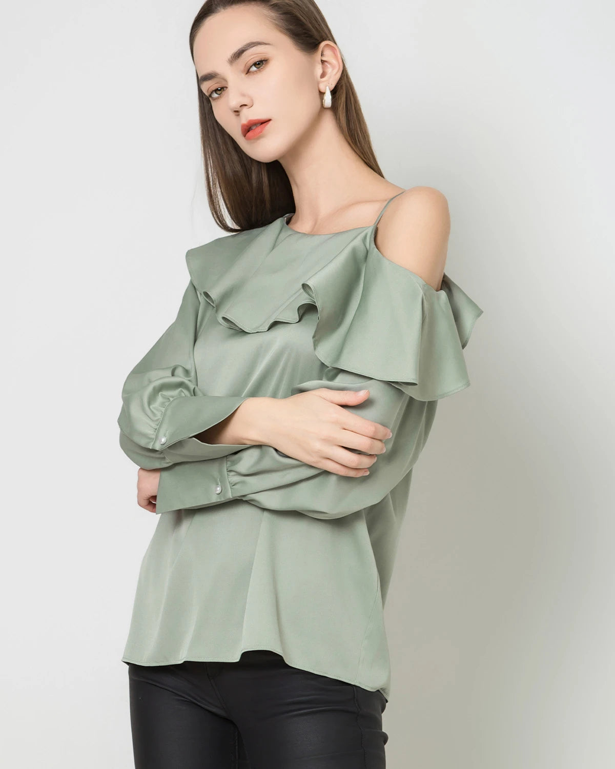 Chemise en Soie à Manches Longues et Volant sur Une Épaule