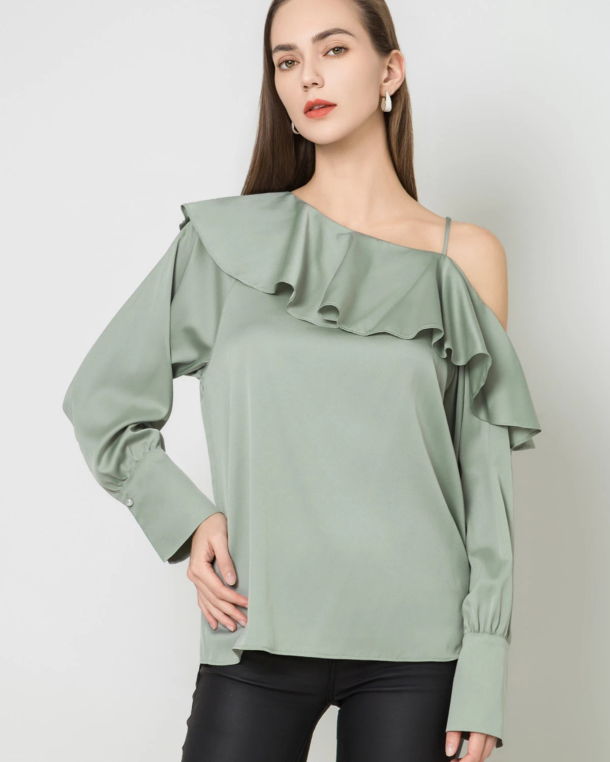 Chemise en Soie à Manches Longues et Volant sur Une Épaule