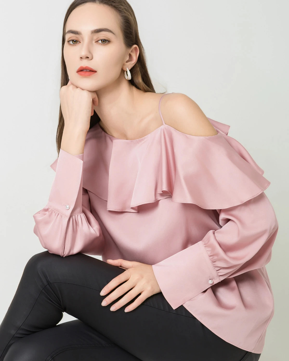 Chemise en Soie à Manches Longues et Volant sur Une Épaule